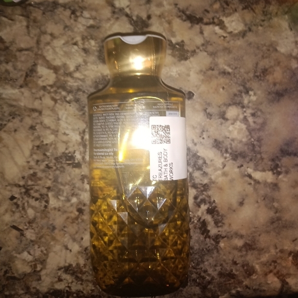 Bath & Body Works Golden Berry Mistletoe Body Wash New - Picture 5 of 5